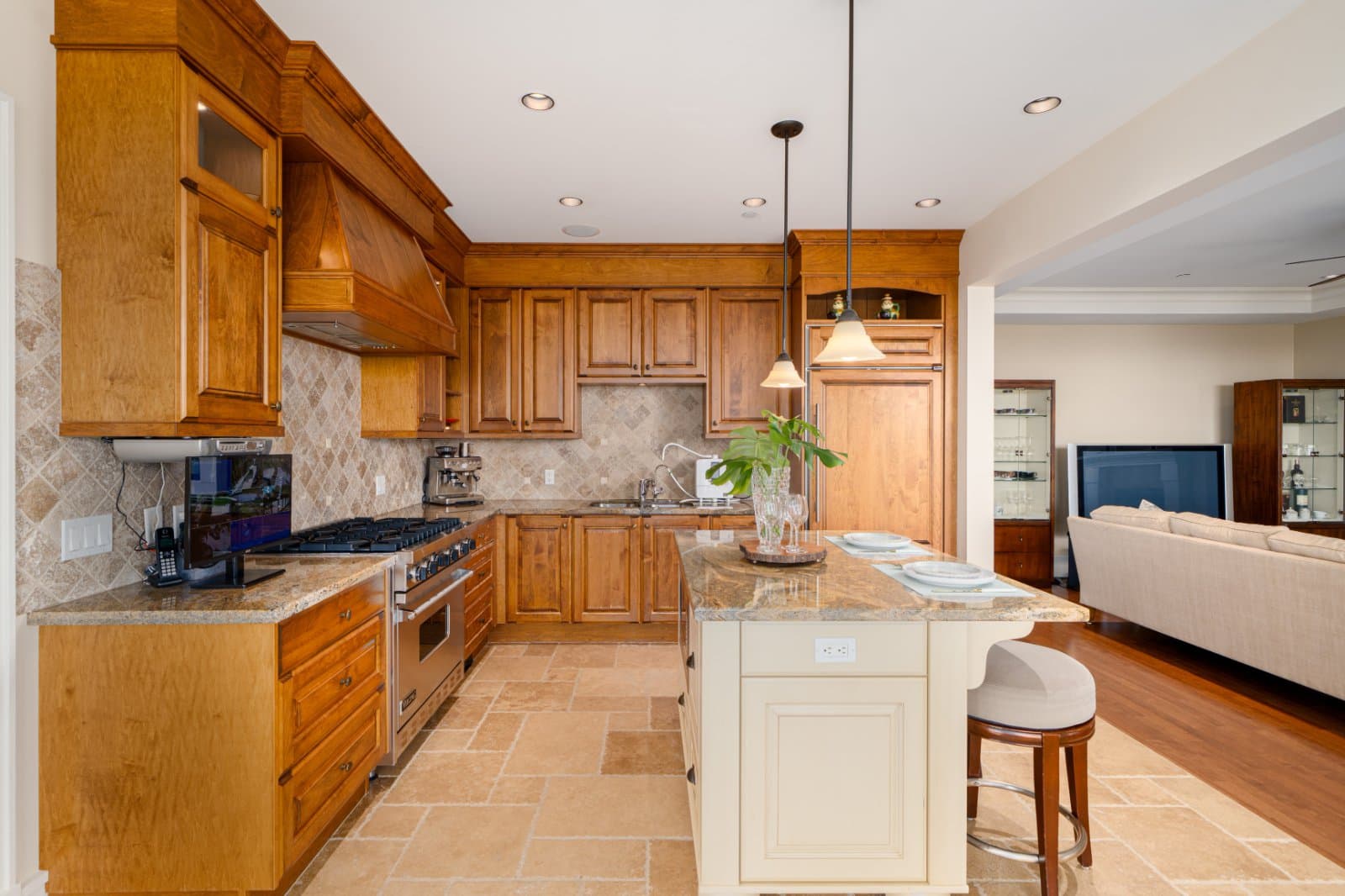 2356 KADLEC CRT in West Vancouver