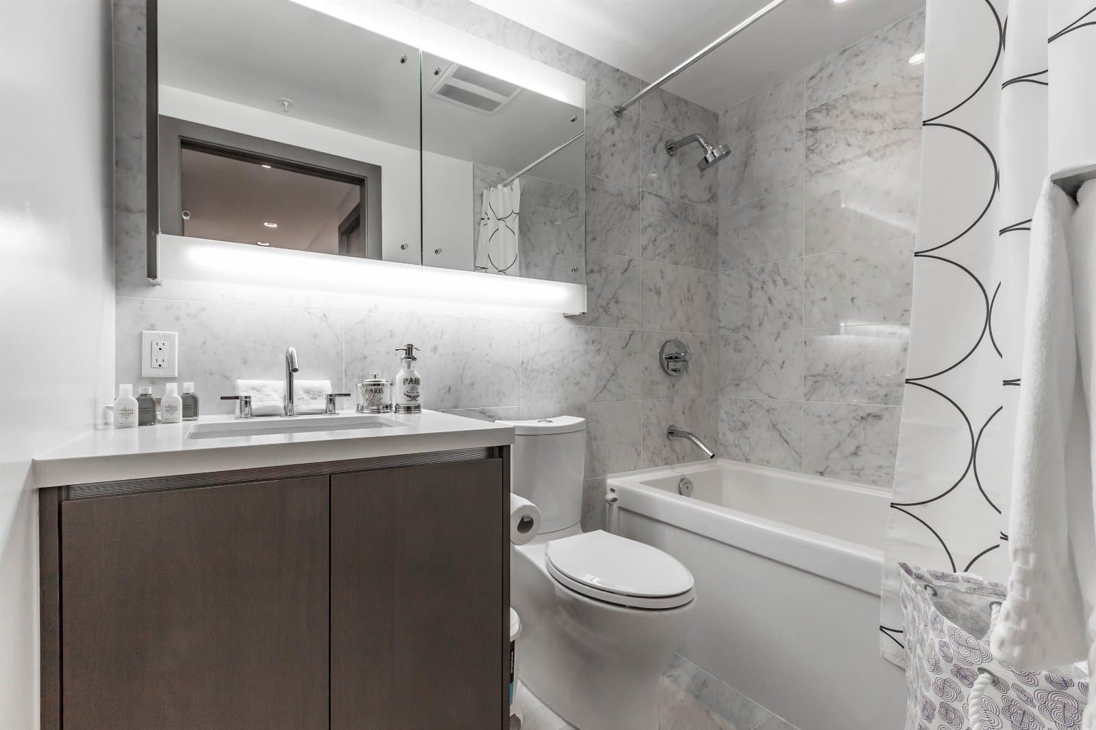 38 SMITHE ST in Vancouver