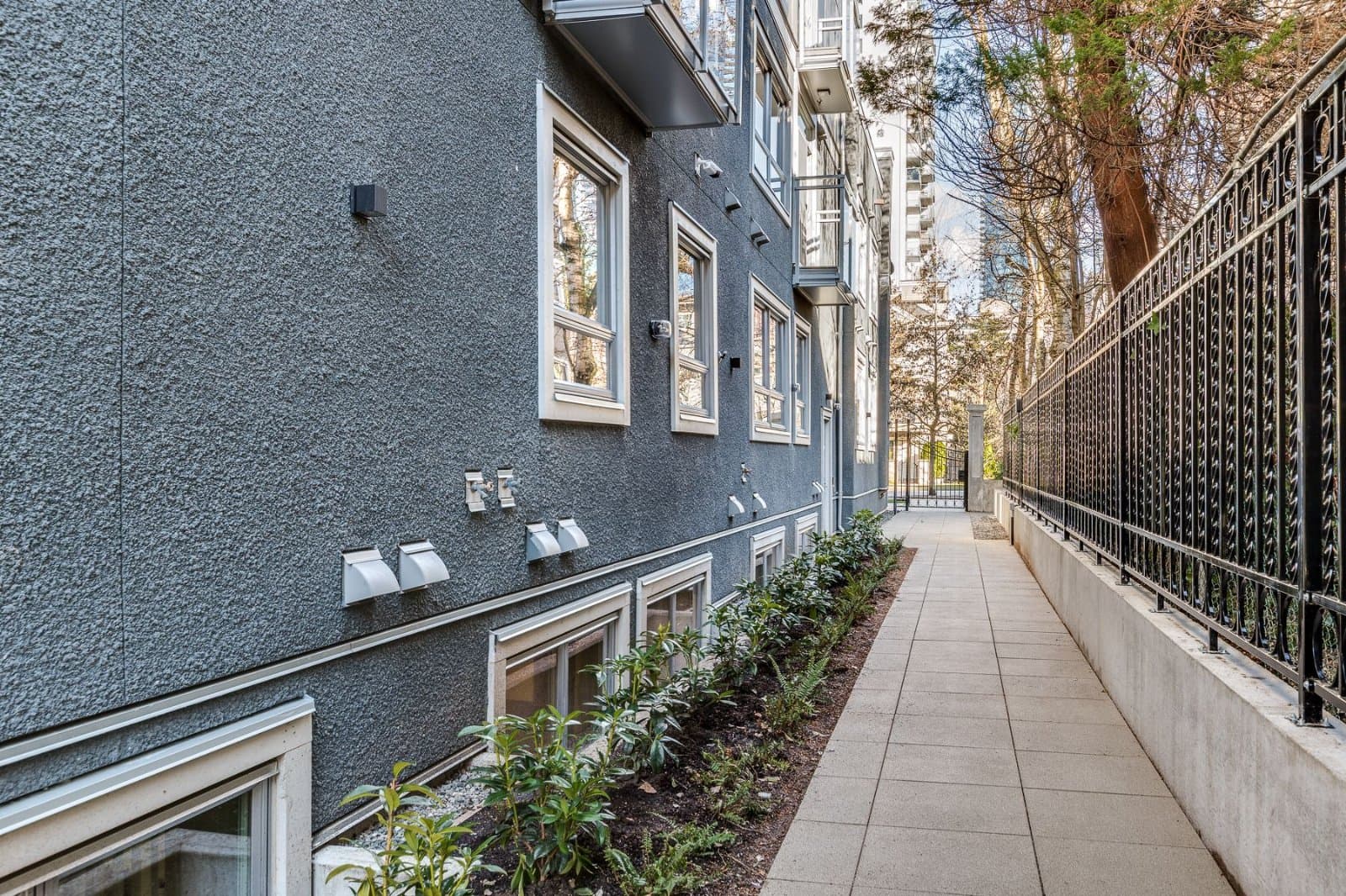 1170 BARCLAY ST in Vancouver - Property View