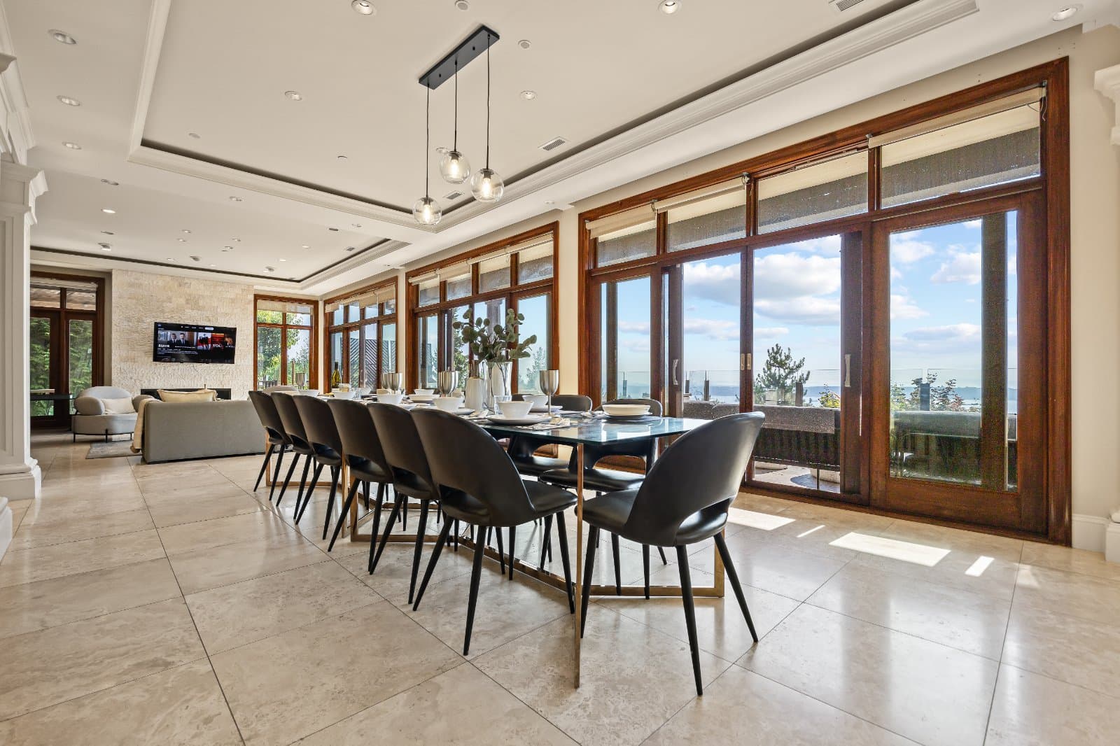 1095 MILLSTREAM RD in West Vancouver