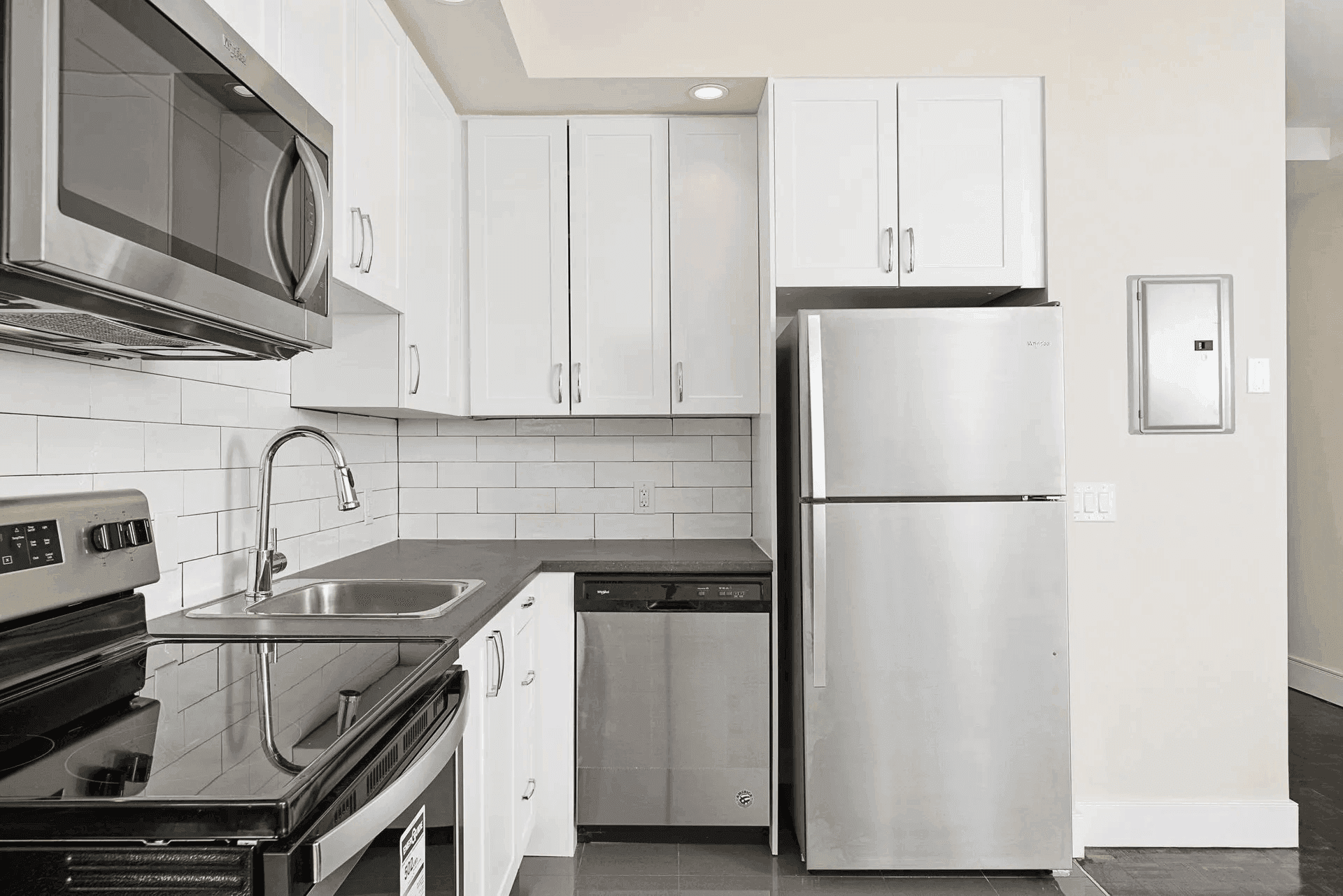 129 WELLINGTON ST in Brant - Property View