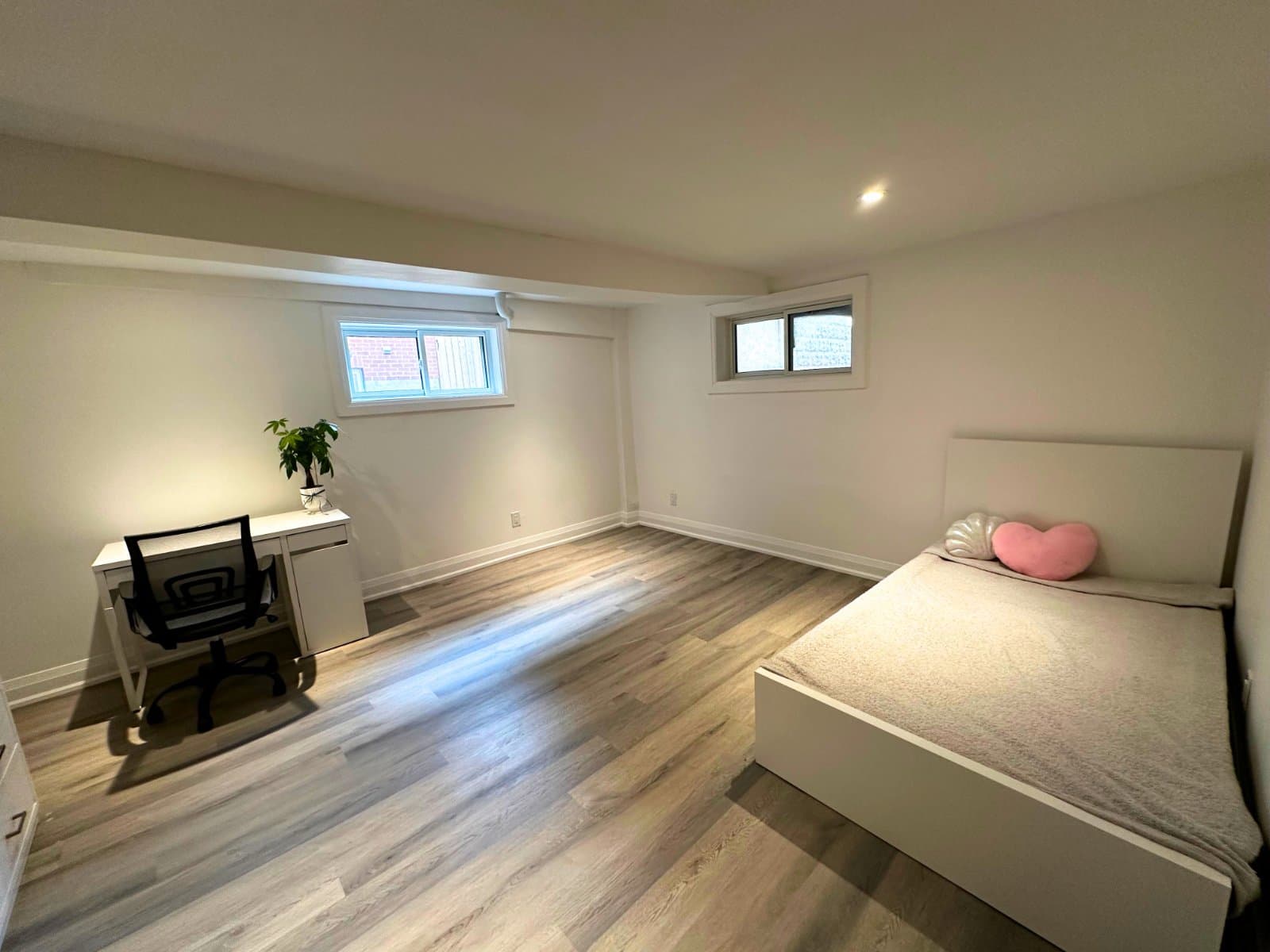 260 WINDERMERE AVE in Toronto - Property View