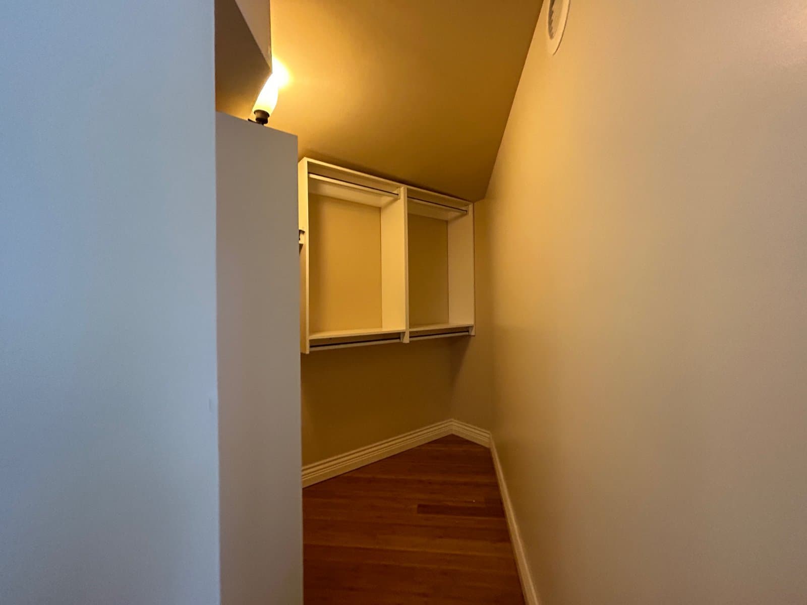 1088 FOSTER ST in White Rock - Property View