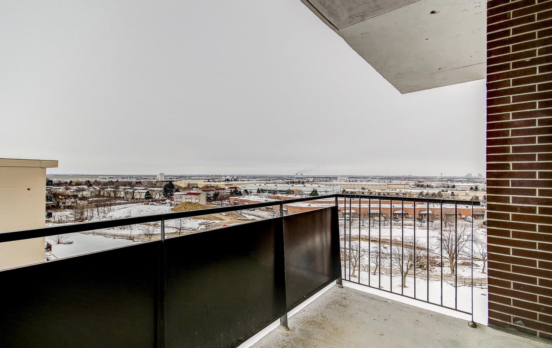 37 EASTBOURNE DR in Brampton - Property View
