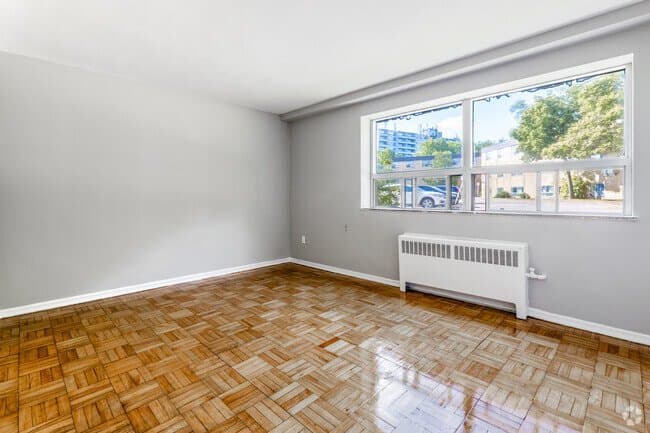 1712 W MAIN ST in Hamilton