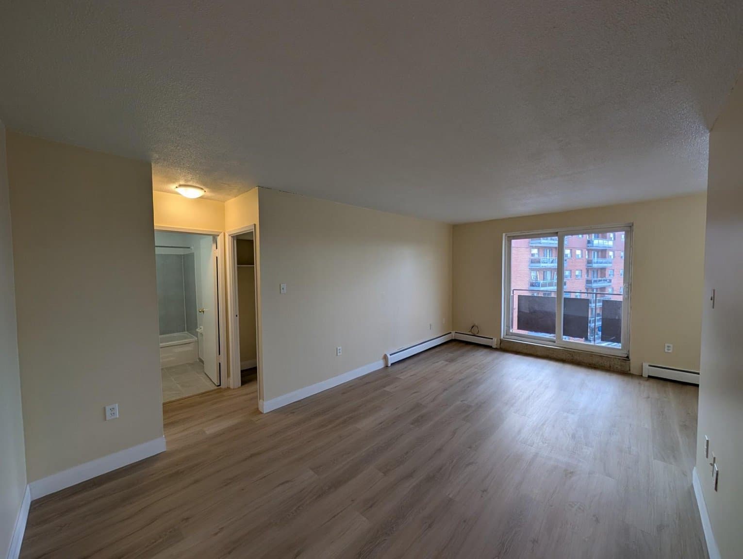 2685 E KING ST in Hamilton - Property View