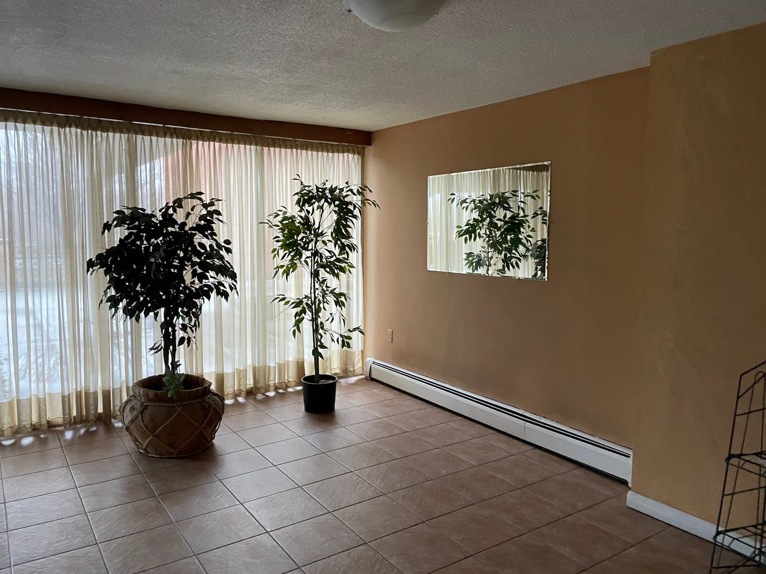2685 E KING ST in Hamilton - Property View
