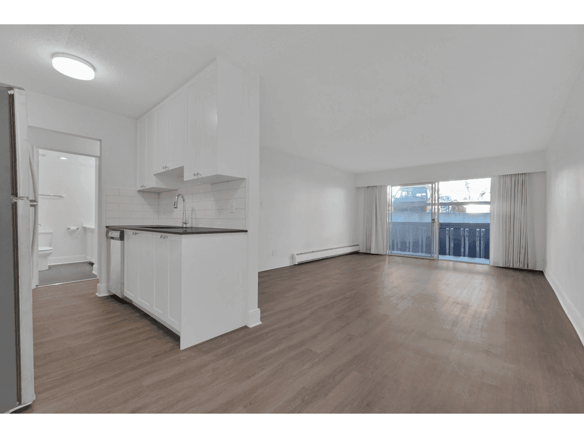 1160 ESQUIMALT RD in Esquimalt - Property View