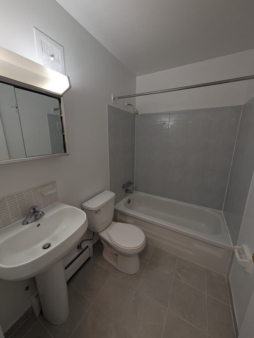 2685 E KING ST in Hamilton - Property View