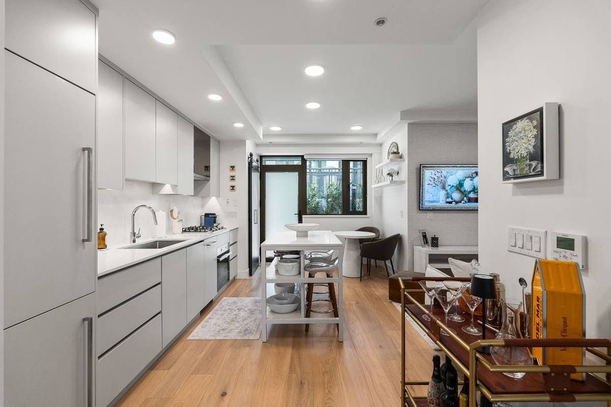 2366 BIRCH ST in Vancouver - Property View