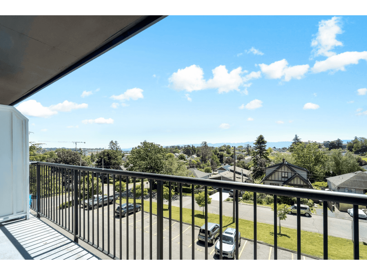1007 ESQUIMALT RD in Esquimalt - Property View