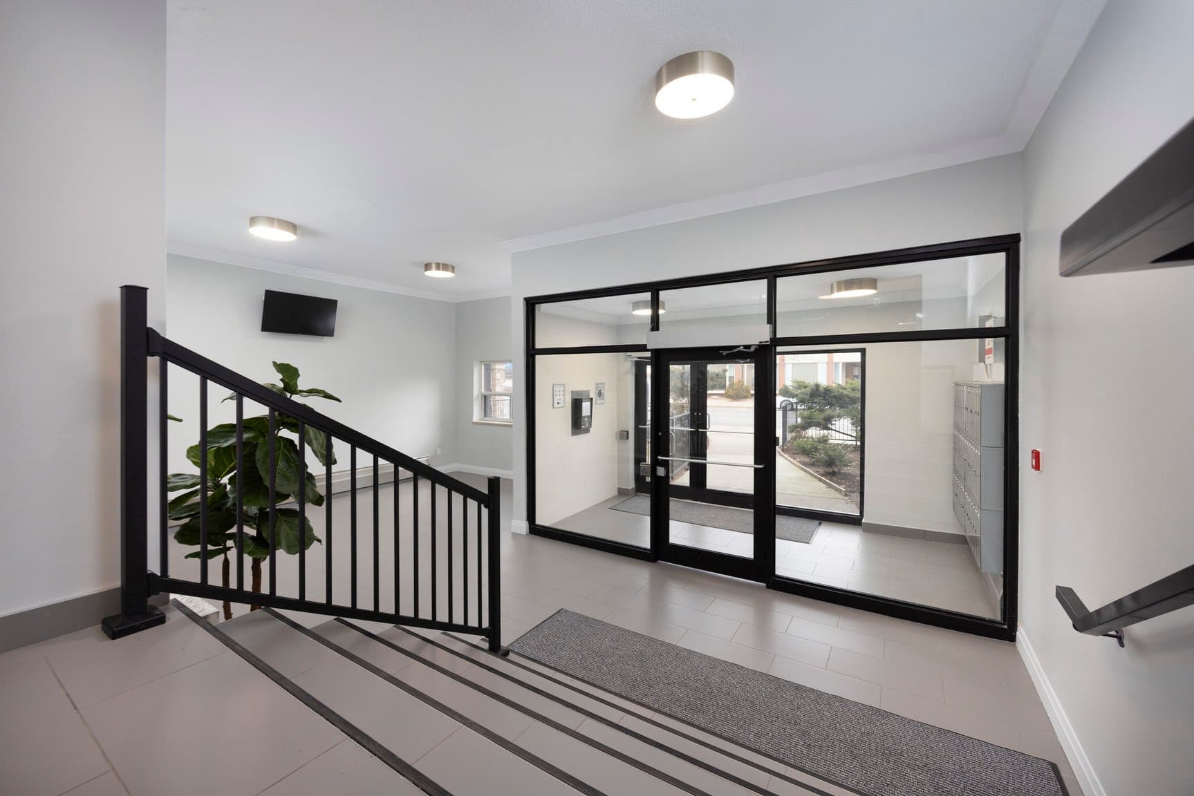 190 S QUEEN ST in Mississauga - Property View