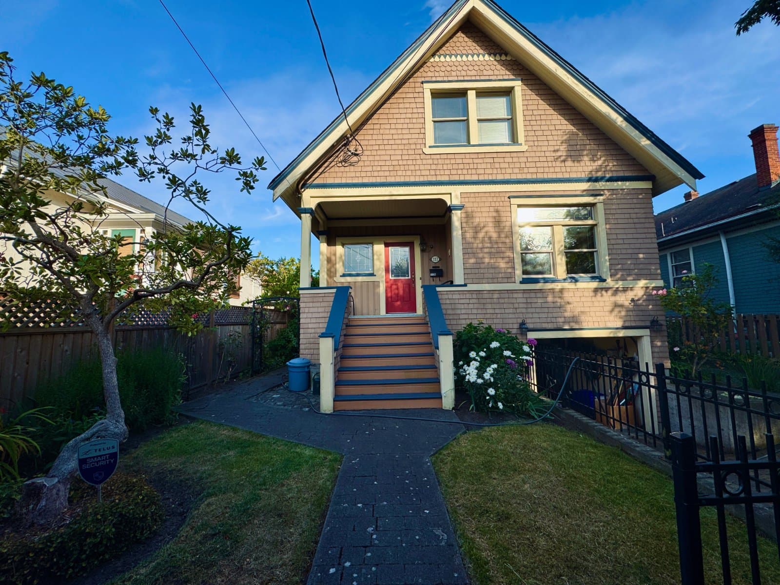 117 CLARENCE ST in Victoria - Property View