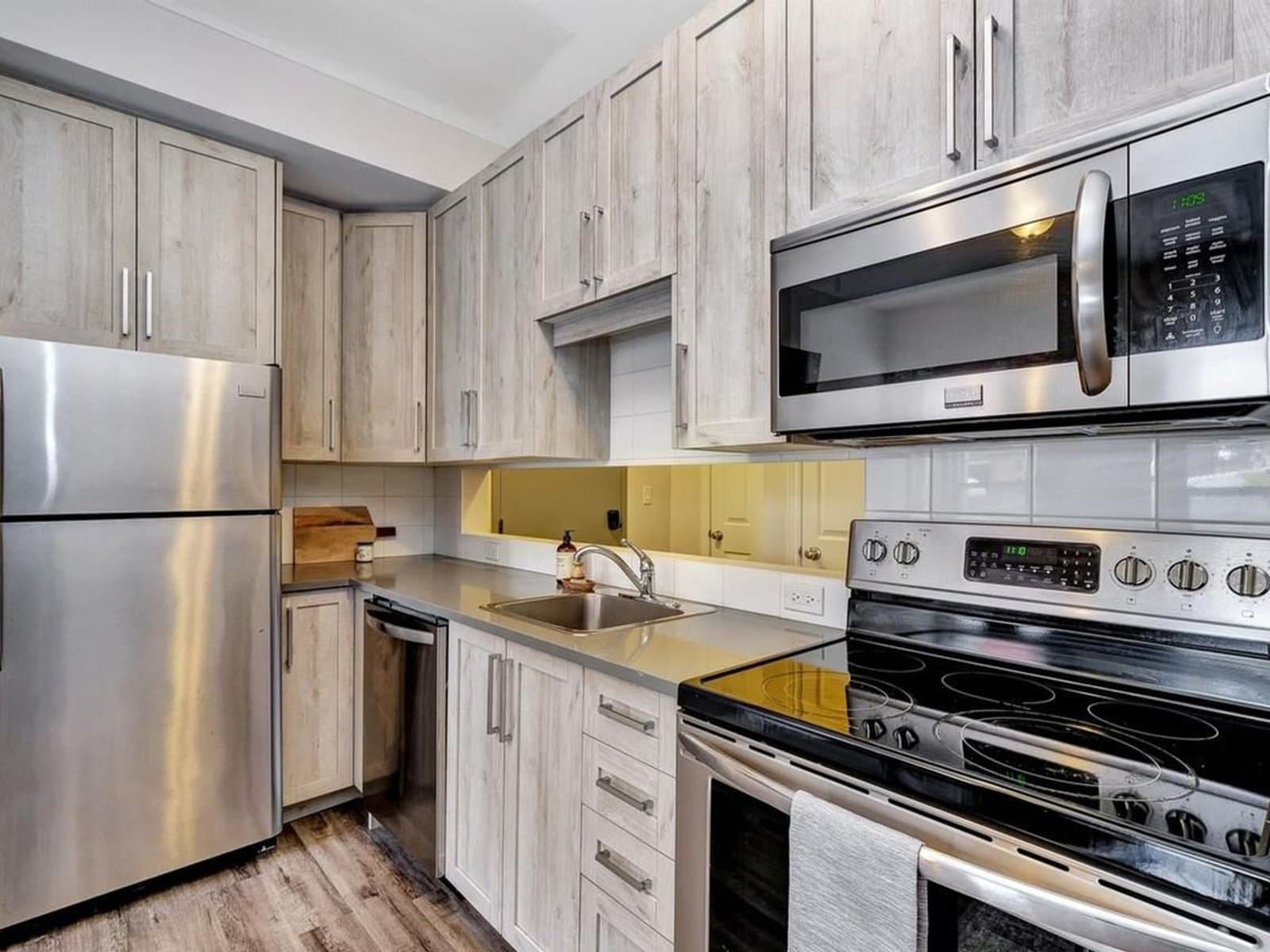 84 RUSSELL AVE in Ottawa - Property View