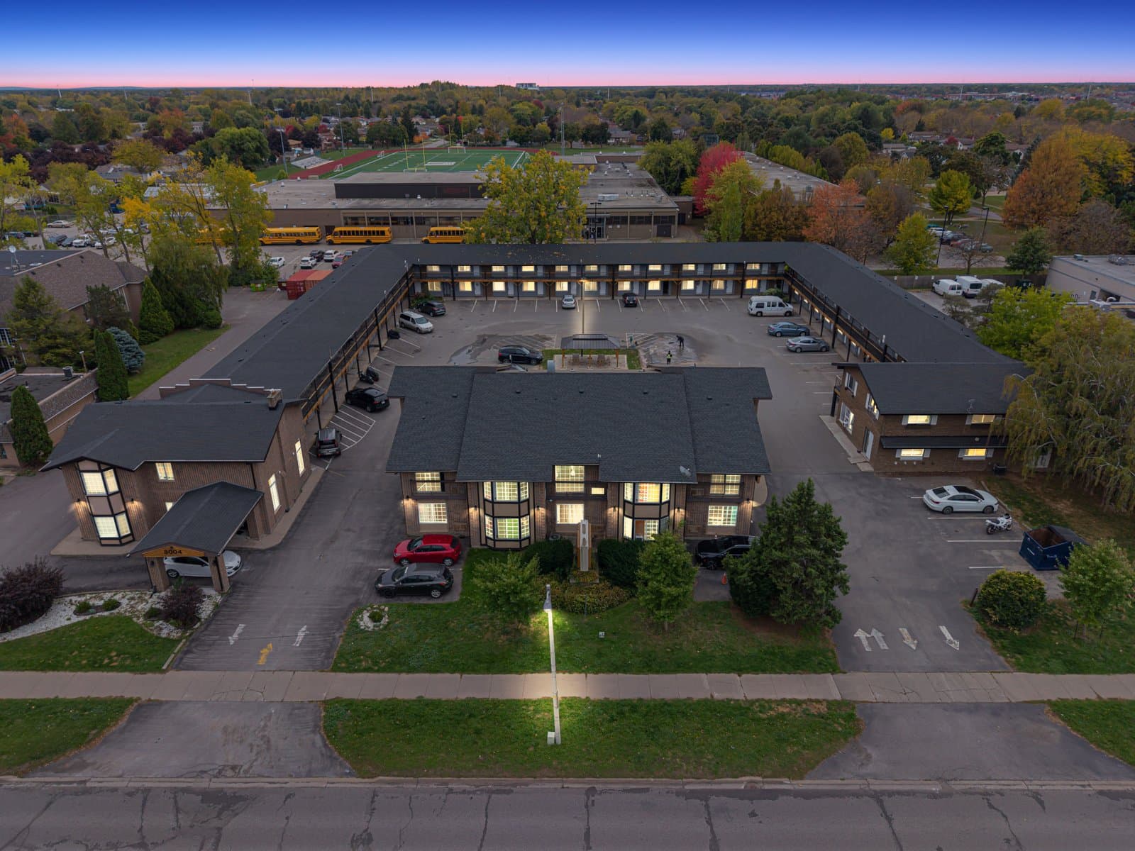 8004 LUNDYS LN in Niagara Falls