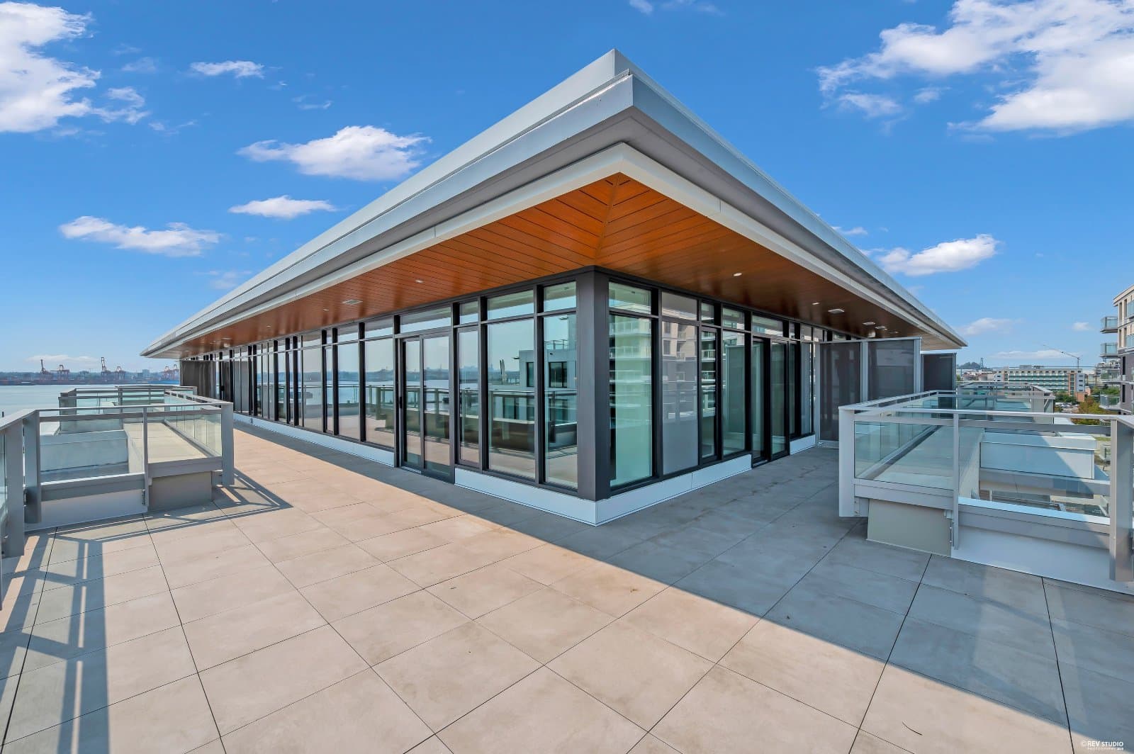 777 HARBOURSIDE DR in North Vancouver