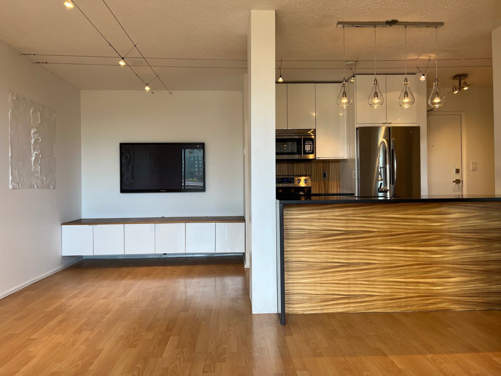 1630 QUADRA ST in Victoria