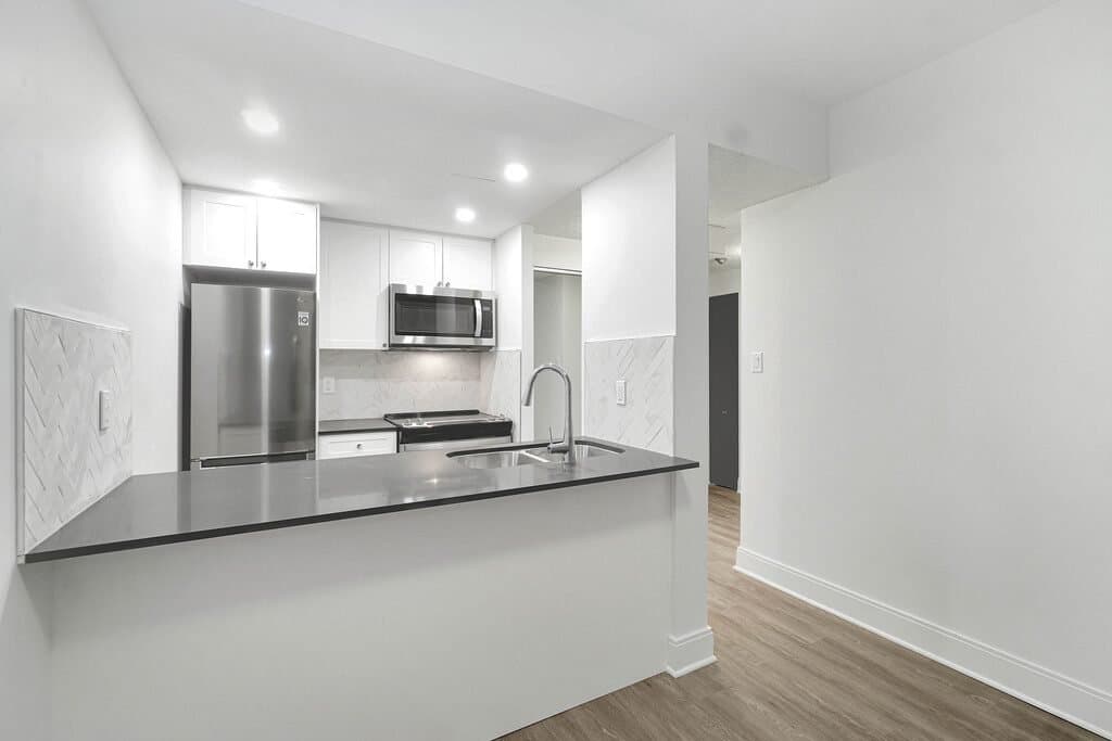 1360 HORNBY ST in Vancouver - Property View