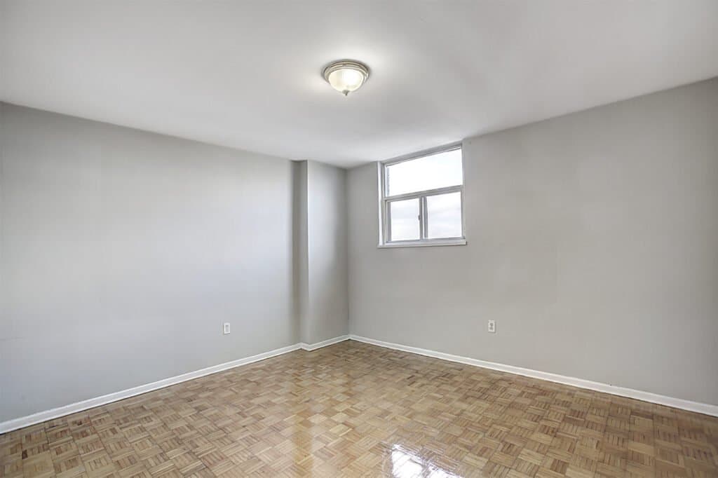 182 E CHURCH ST in Brampton