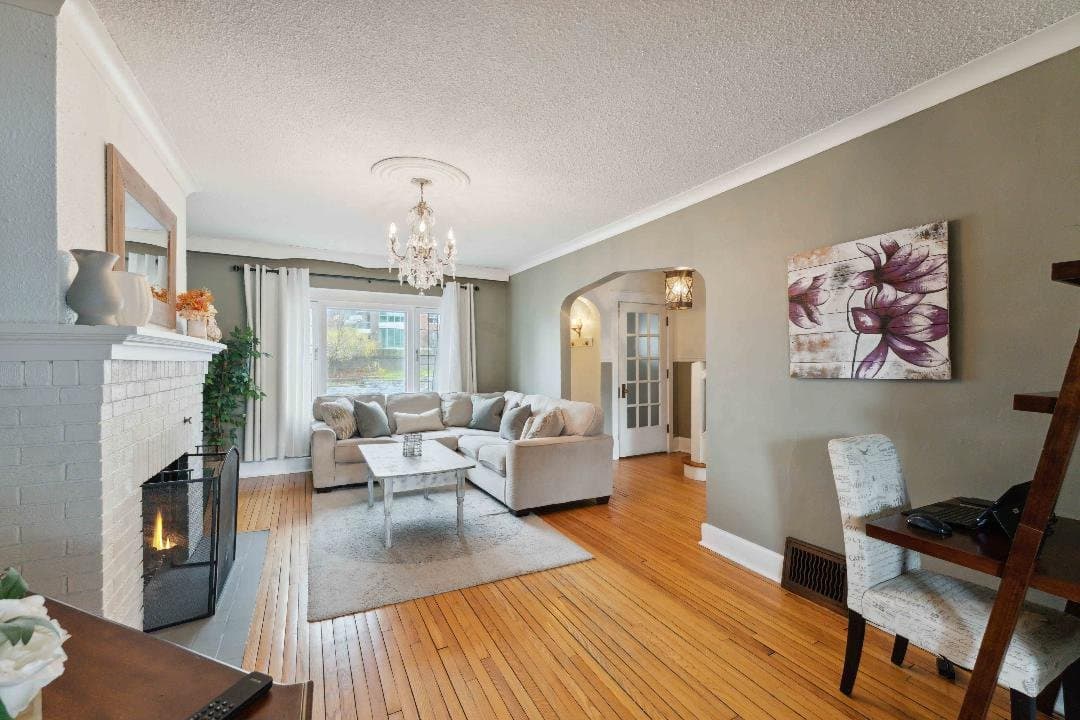 290 CARLING AVE in Ottawa