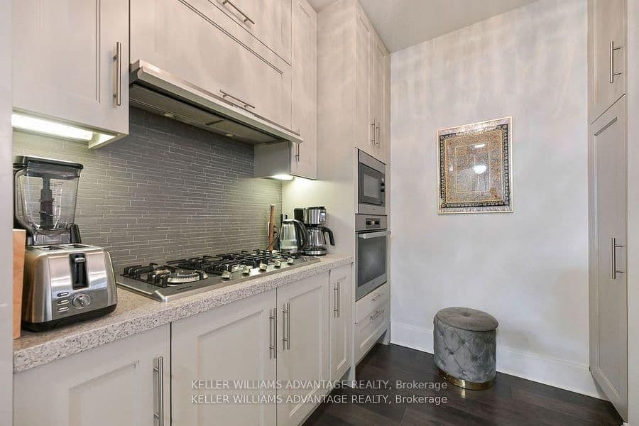 29 E QUEENS QUAY in Toronto