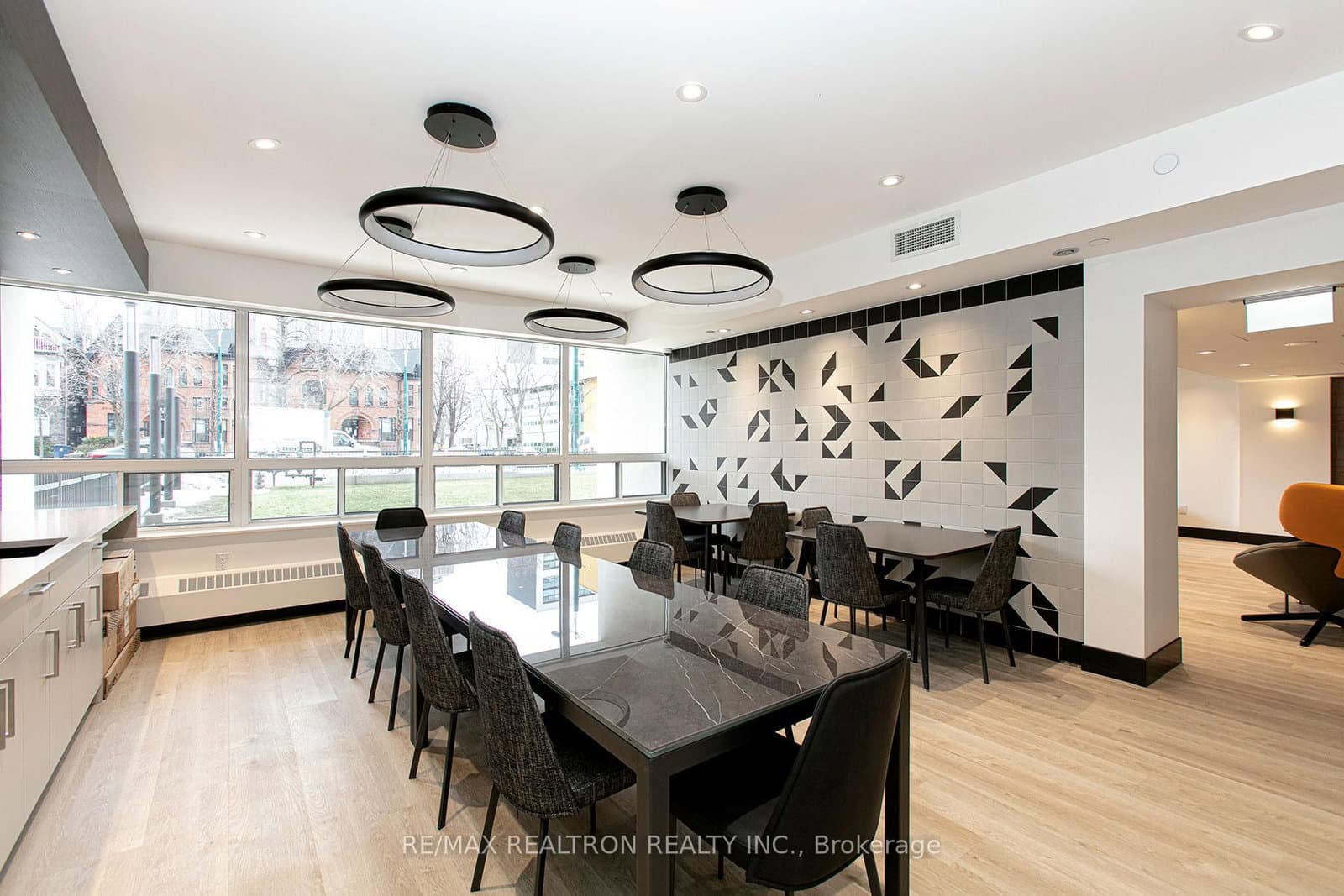 666 SPADINA AVE in Toronto - Property View