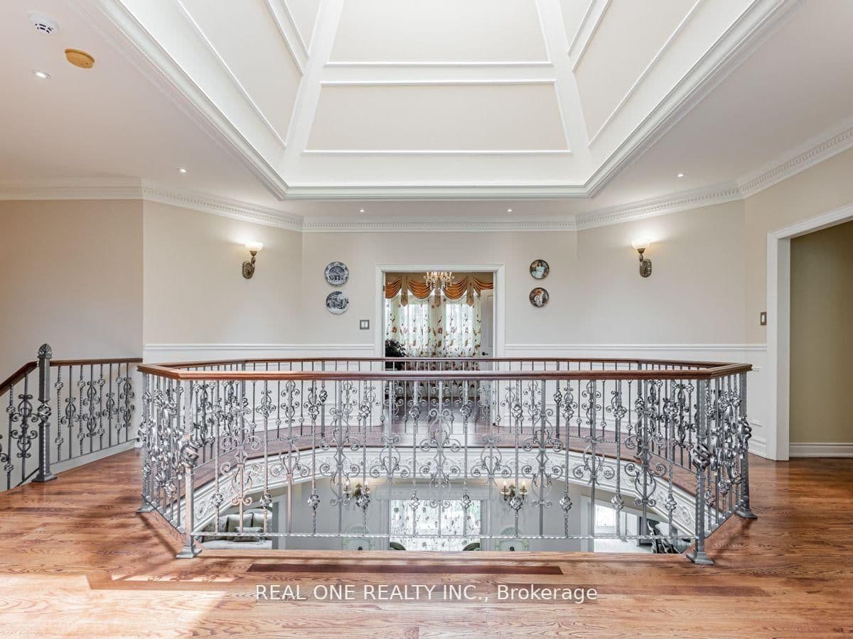 15 ROYAL OAK DR in Toronto