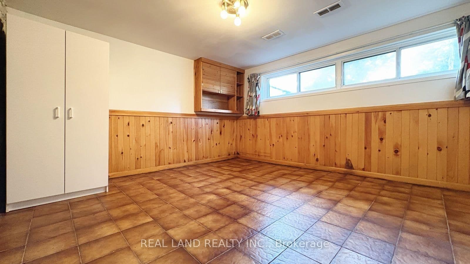 53 LLOYDMINSTER CRES in Toronto - Property View