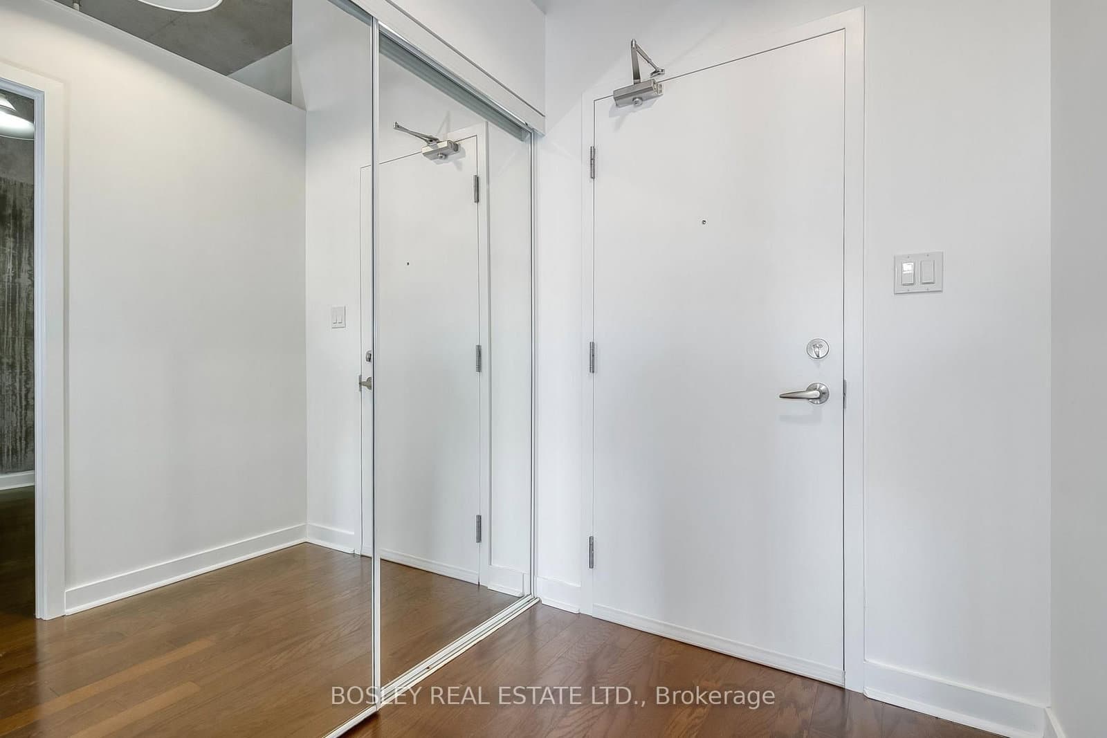 955 W QUEEN ST in Toronto - Property View