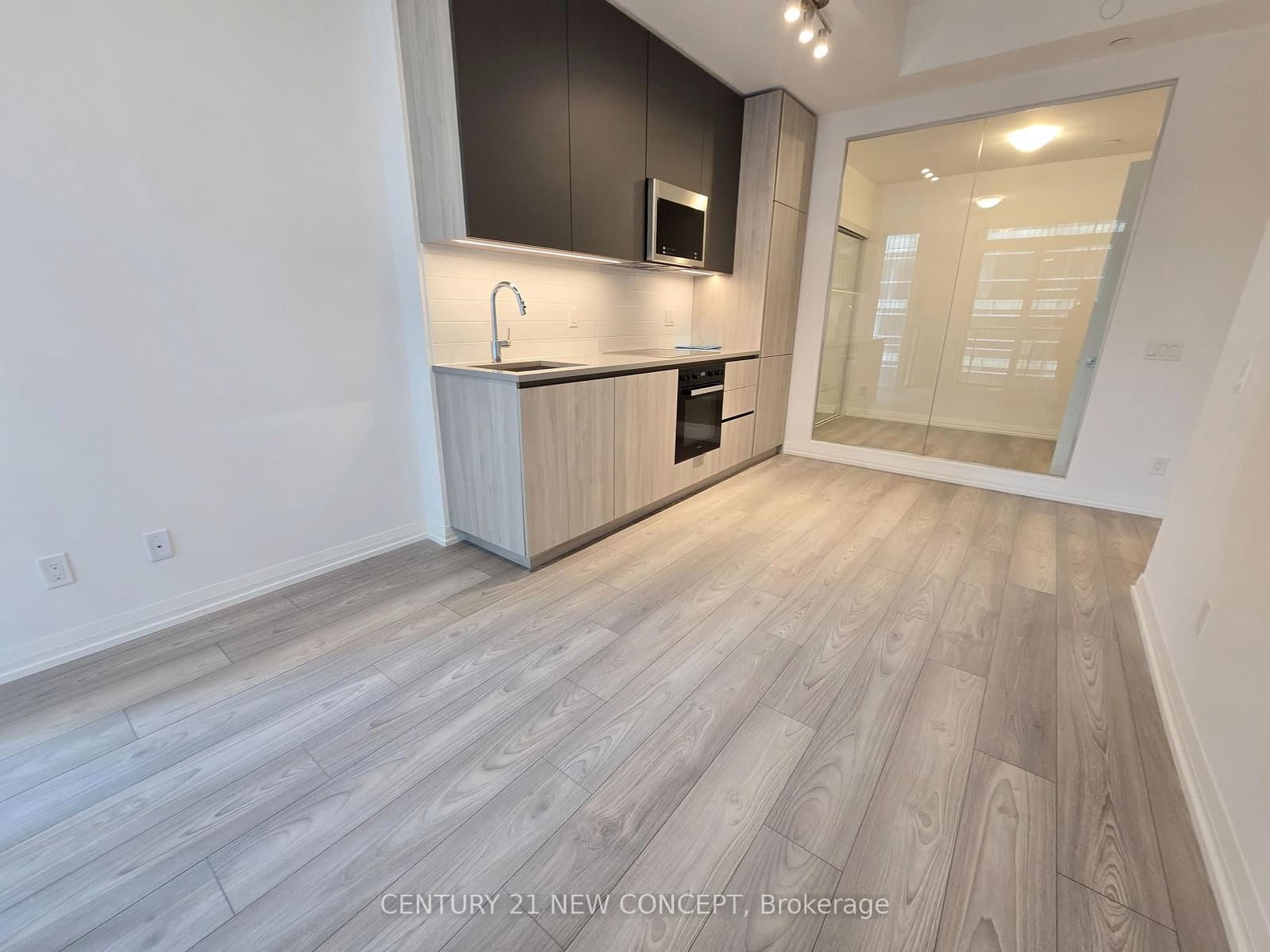400 W KING ST in Toronto - Property View
