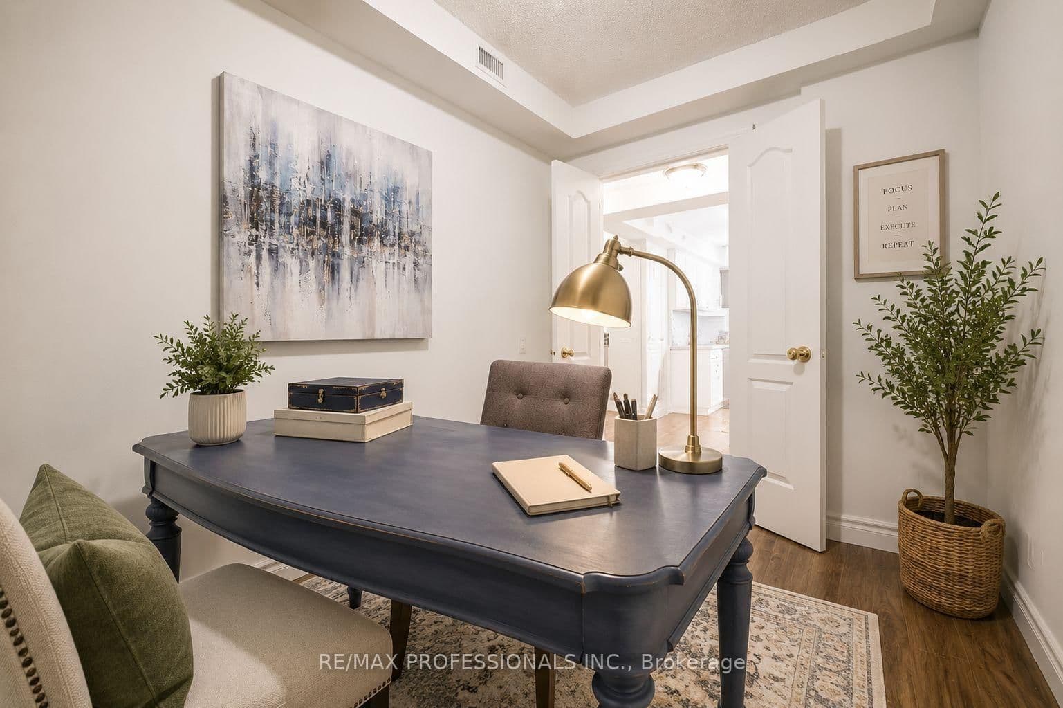 18 WILLIAM CARSON CRES in Toronto - Property View