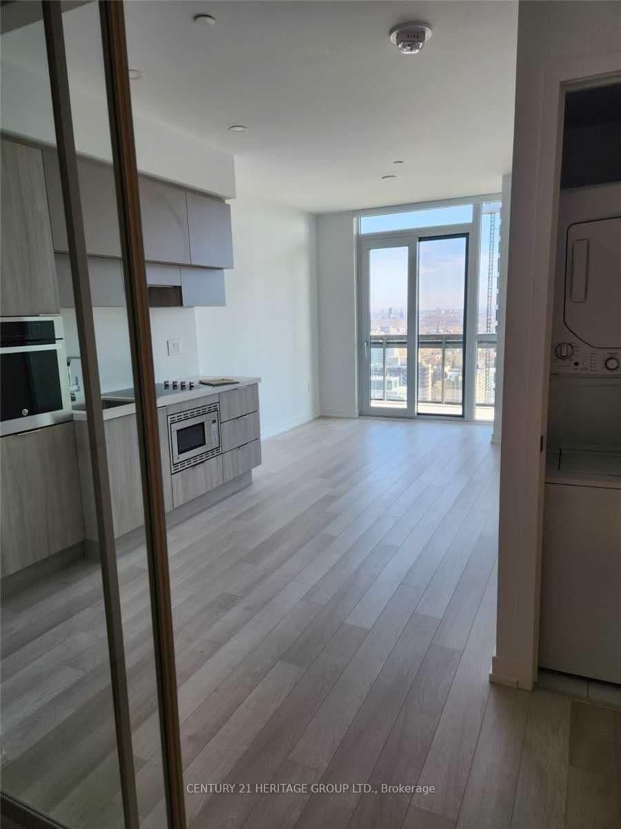39 ROEHAMPTON AVE in Toronto