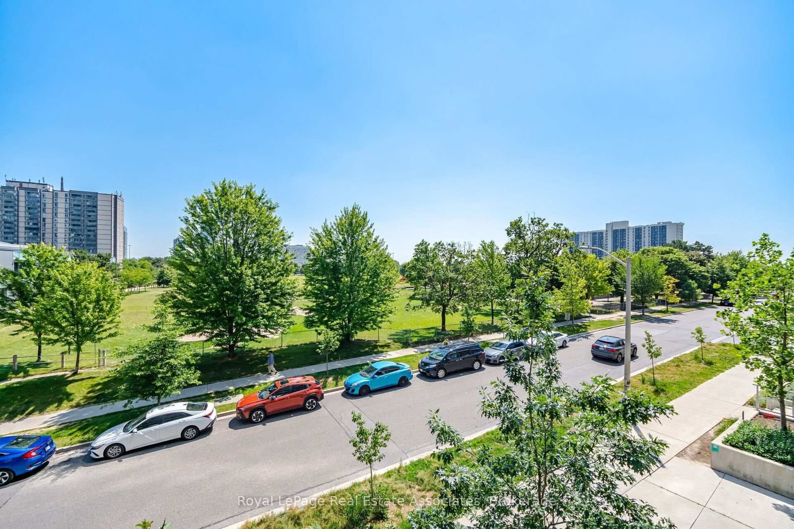 32 FOREST MANOR RD in Toronto - Property View