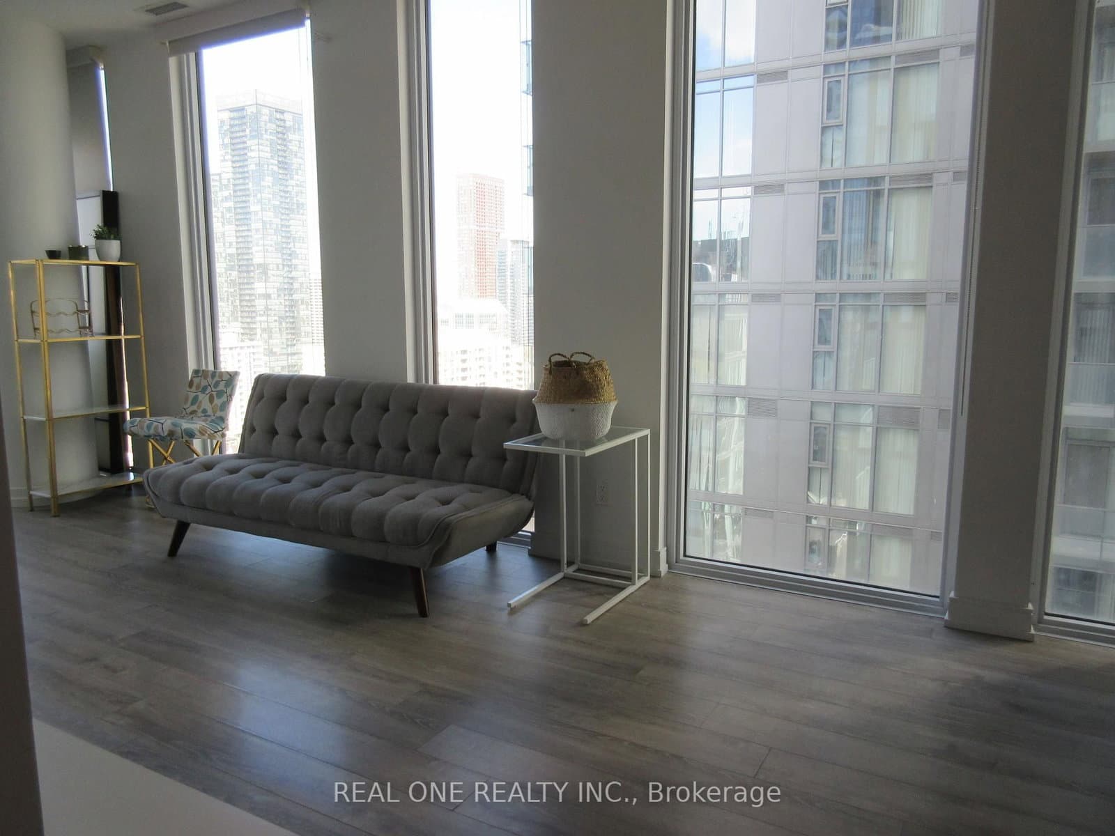 28 E WELLESLEY ST in Toronto - Property View
