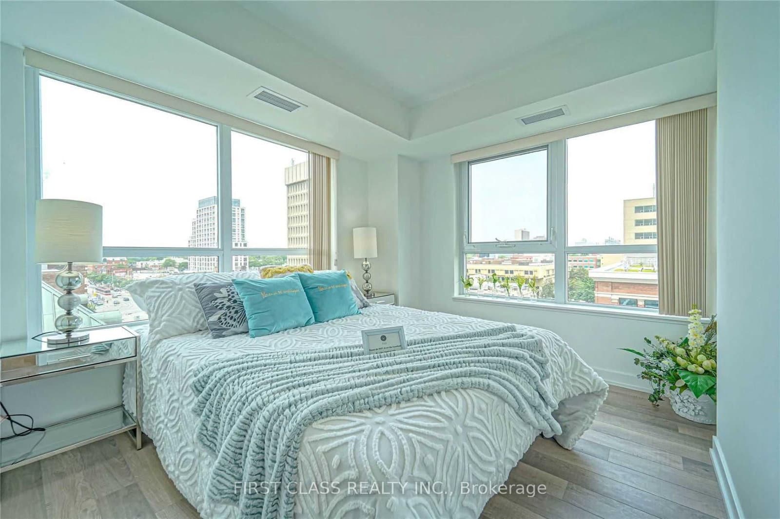 181 HURON ST in Toronto - Property View