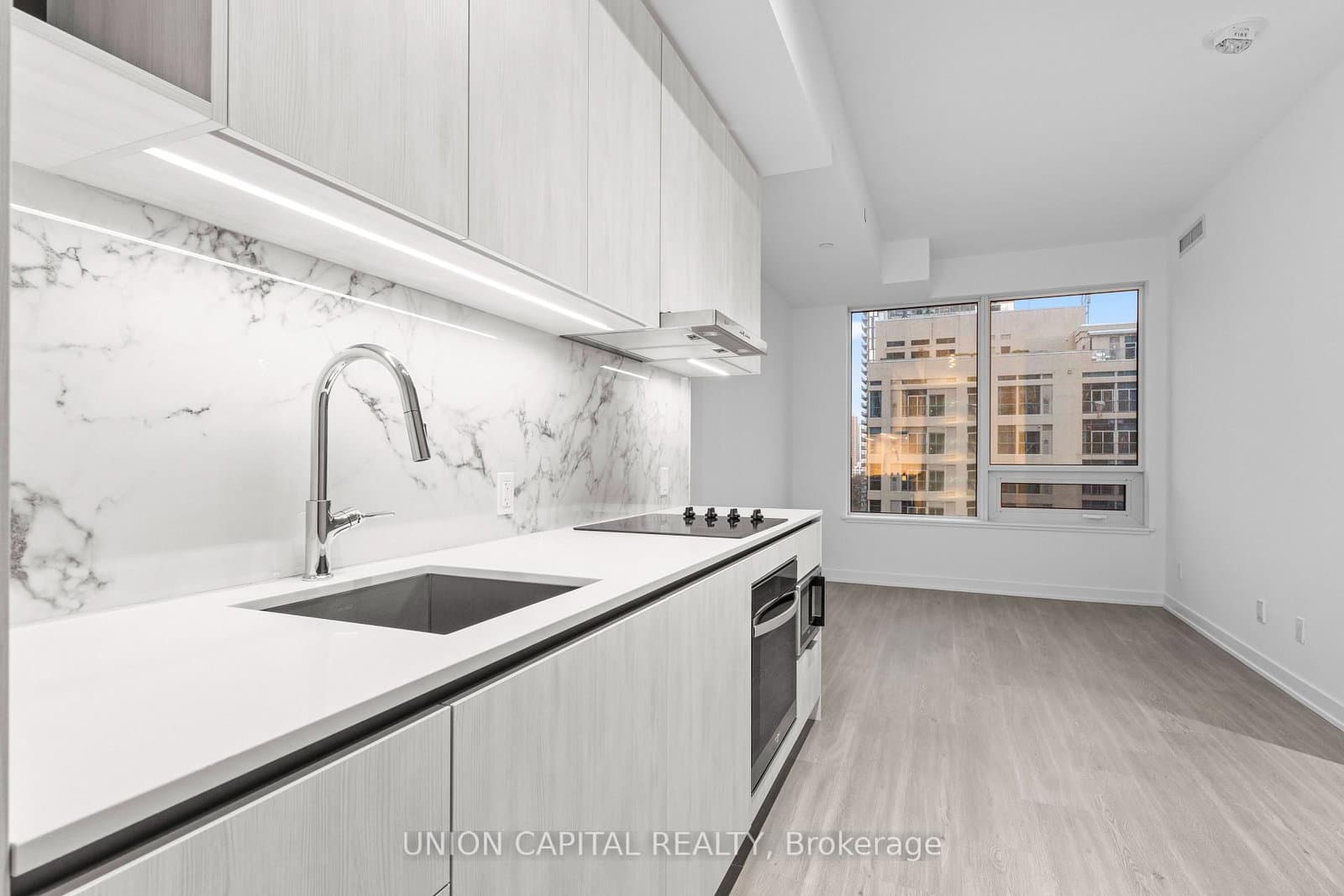 8 W WELLESLEY ST in Toronto - Property View