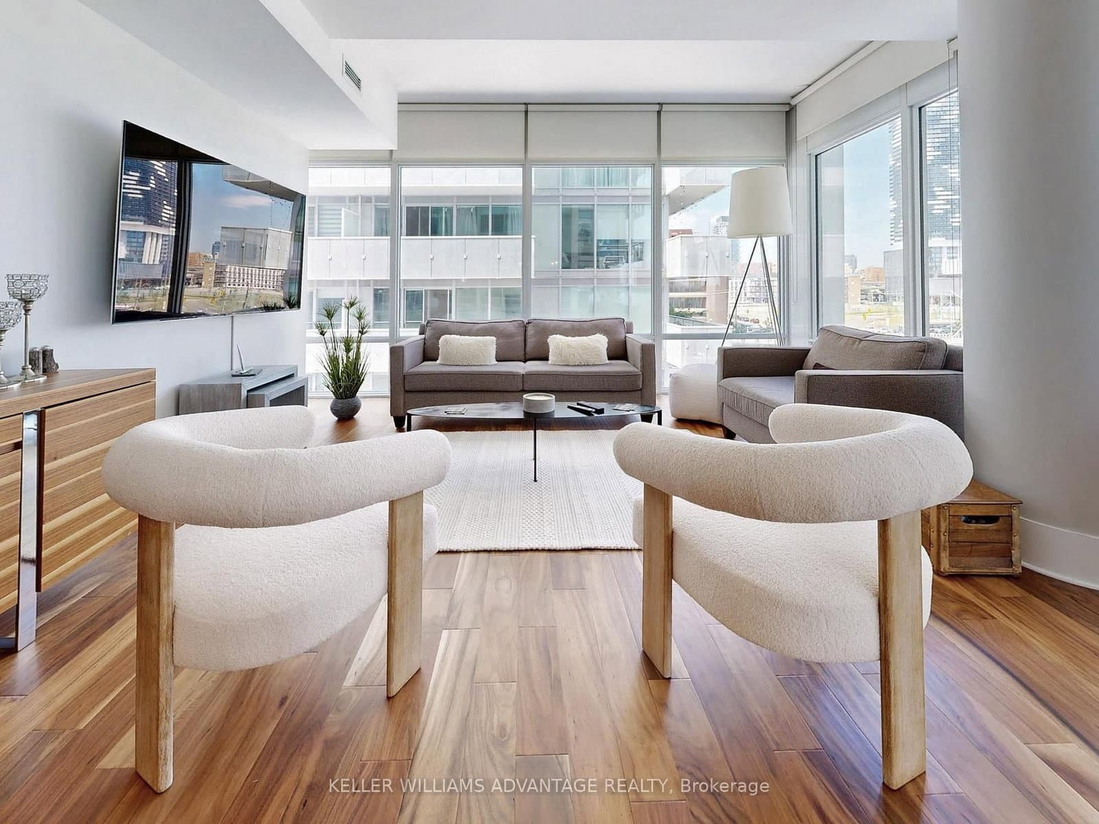 29 E QUEENS QUAY in Toronto - Property View