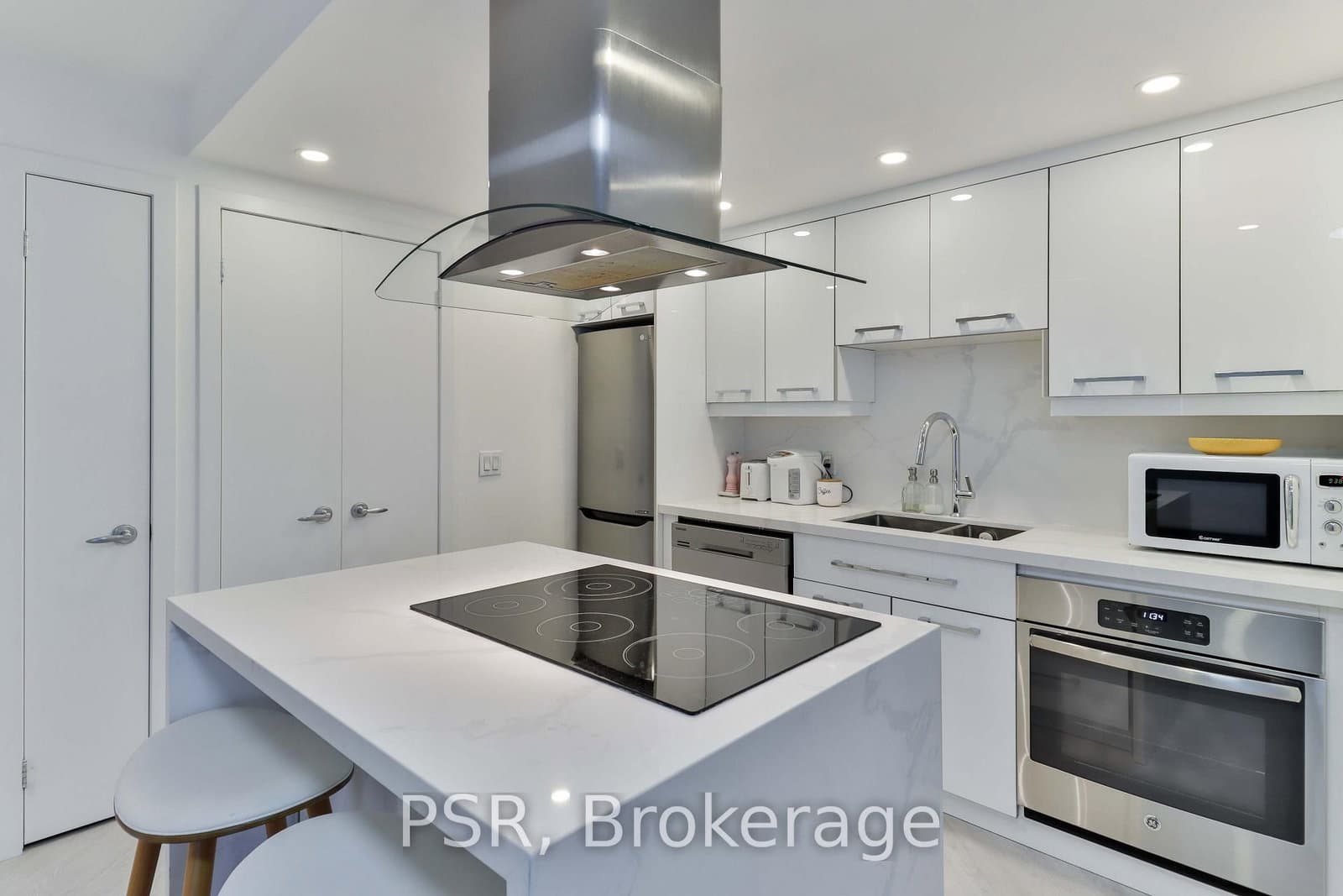 8 YORK ST in Toronto - Property View