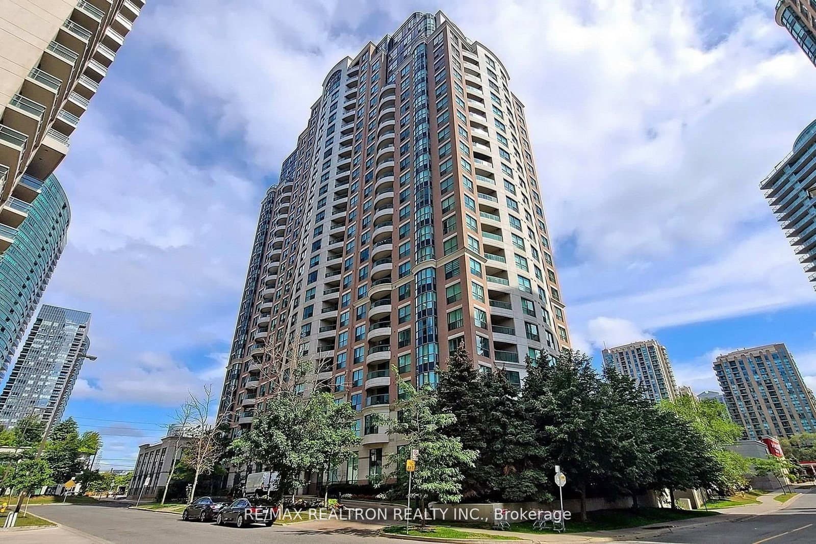 7 LORRAINE DR in Toronto - Property View