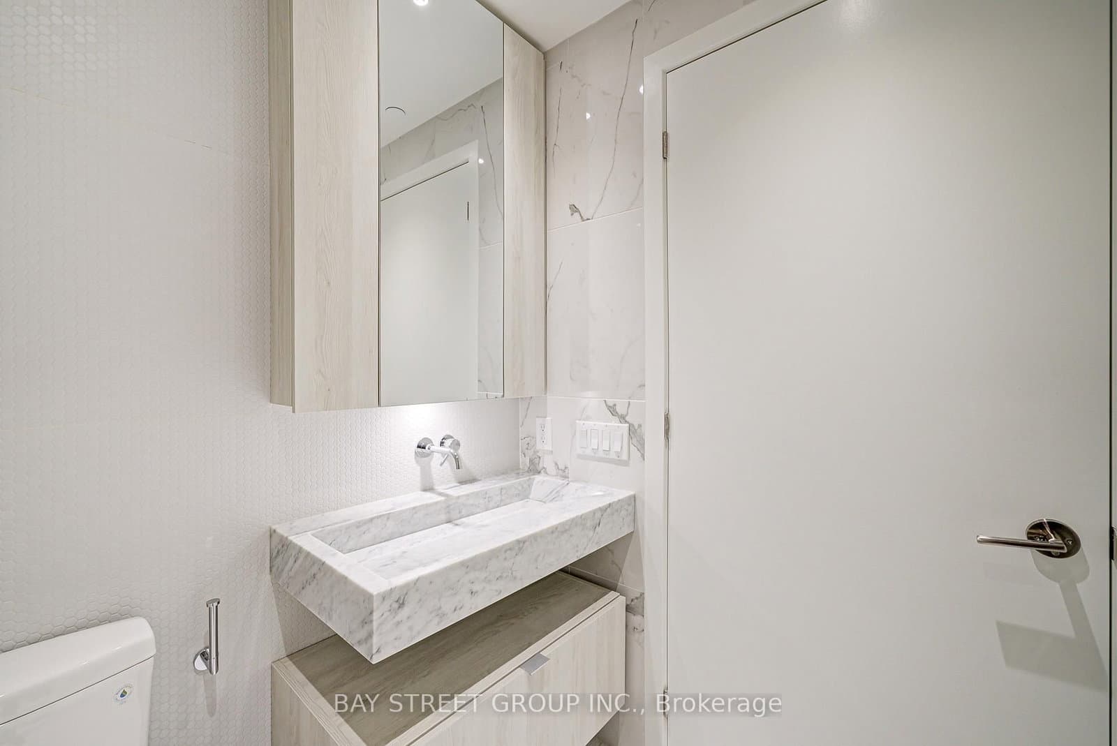 11 YORKVILLE AVE in Toronto - Property View