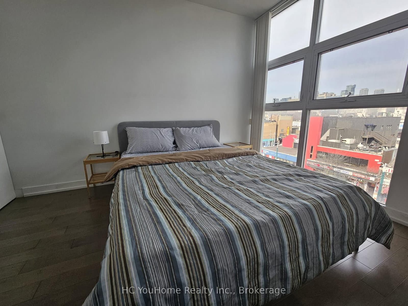 10 WILLISON SQUARE in Toronto - Property View