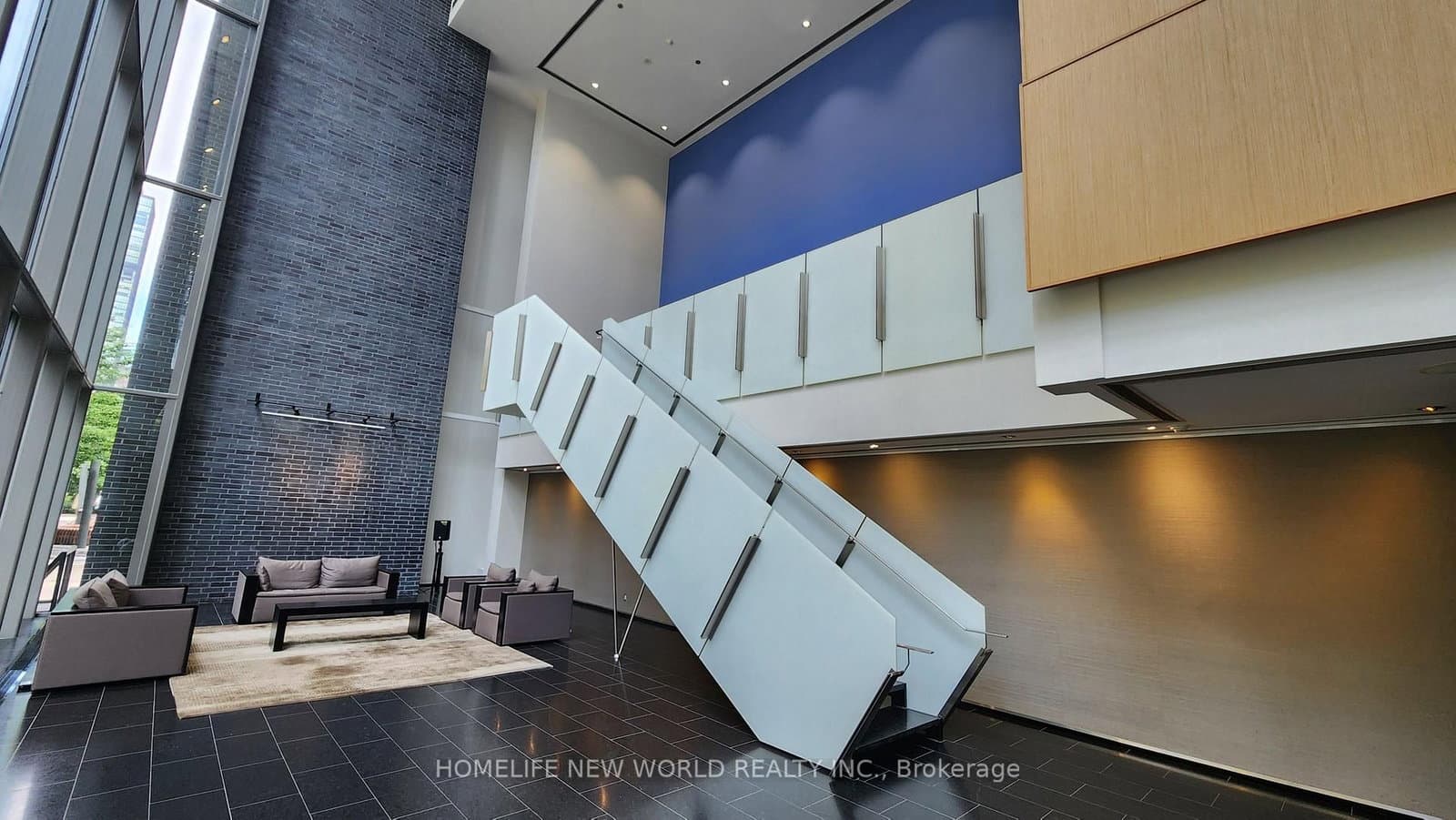 33 E CHARLES ST in Toronto - Property View