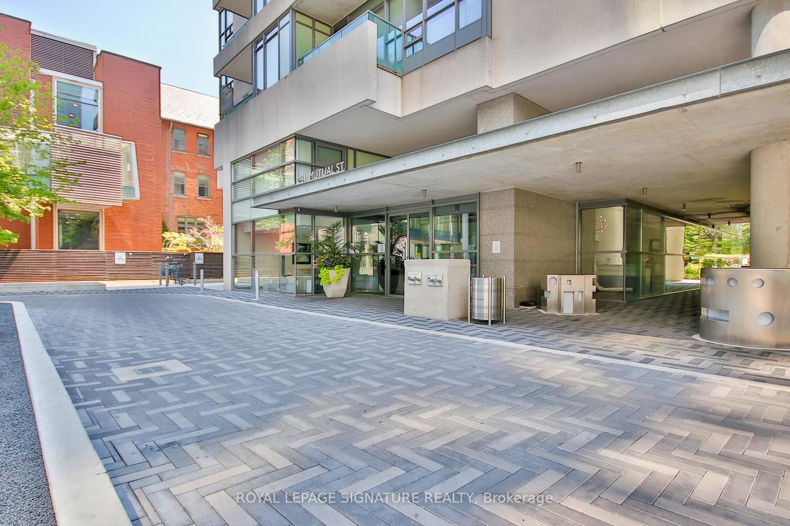 281 MUTUAL ST in Toronto - Property View