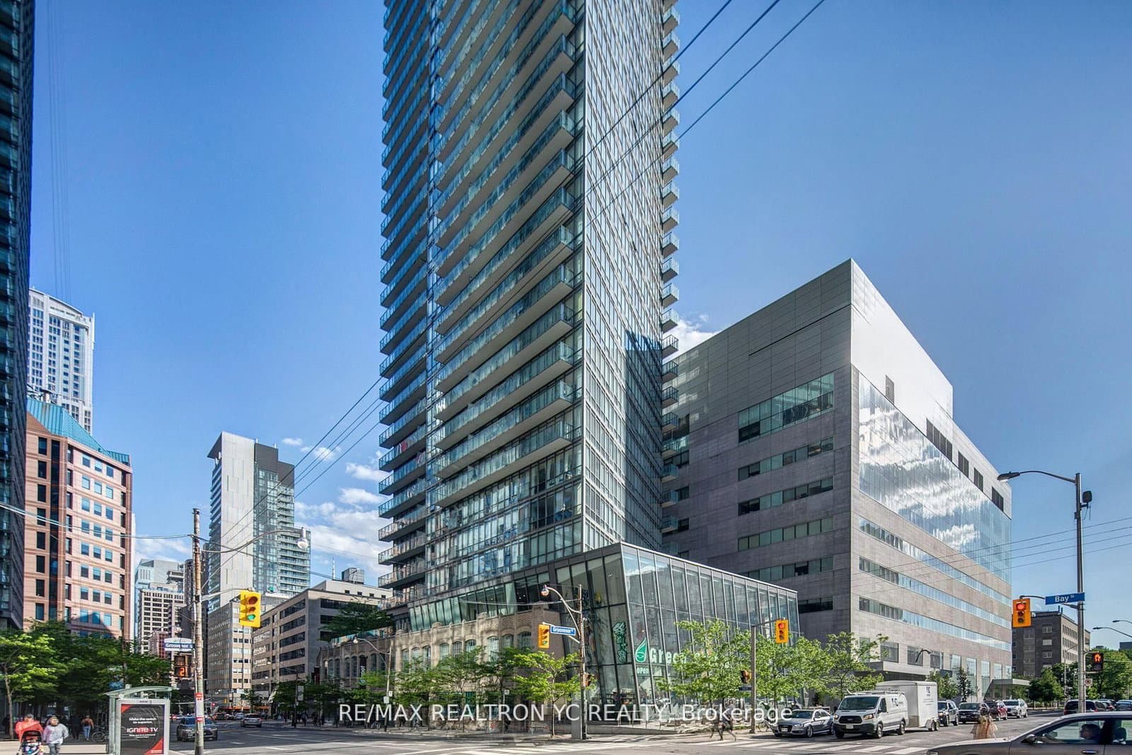 832 BAY ST in Toronto