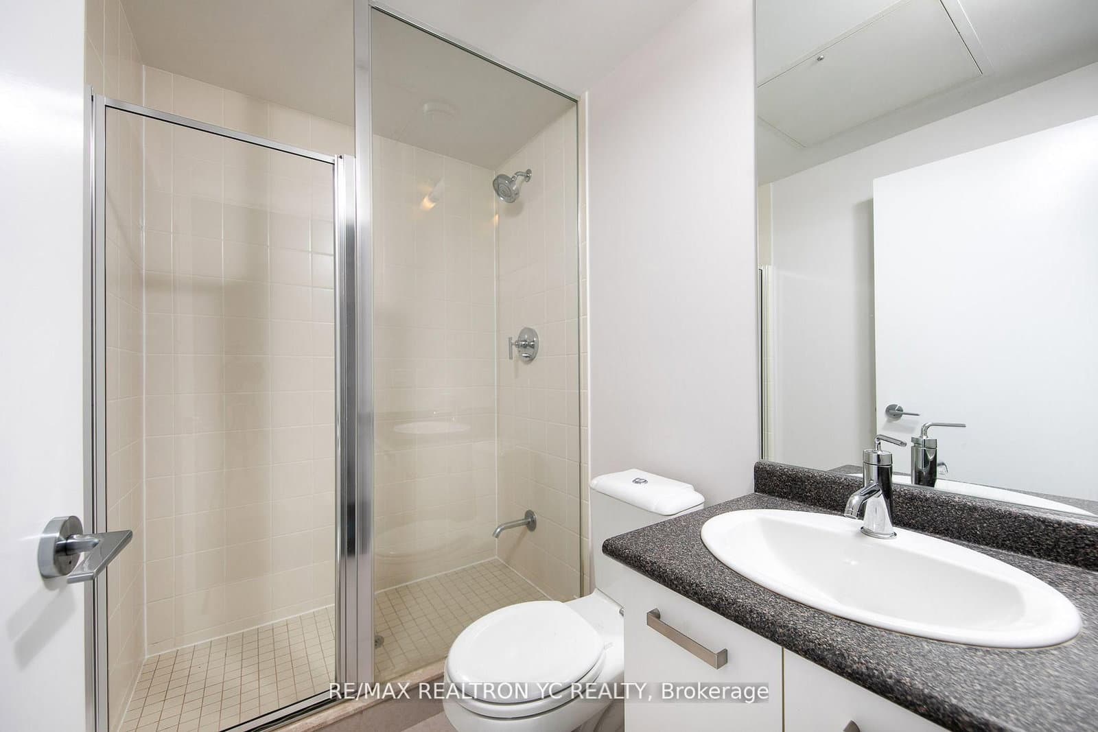 832 BAY ST in Toronto