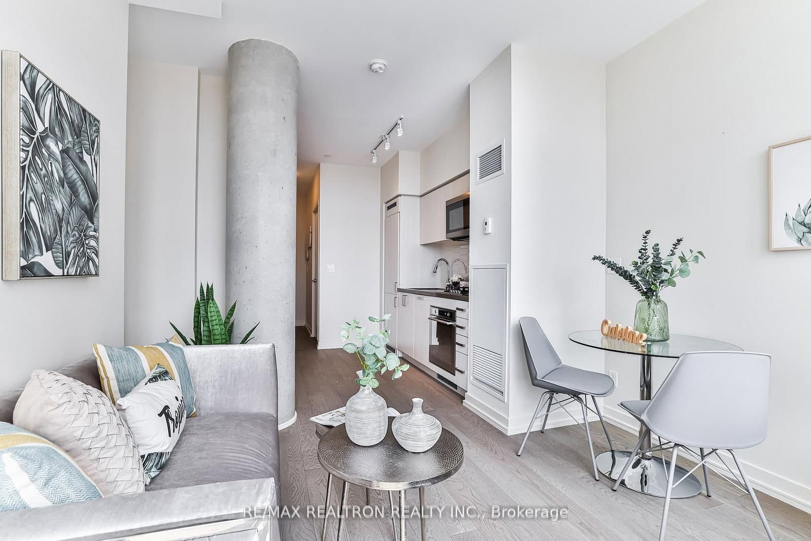 501 W ST CLAIR AVE in Toronto