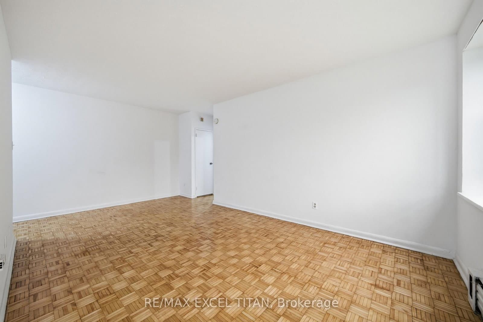 2895 BATHURST ST in Toronto - Property View