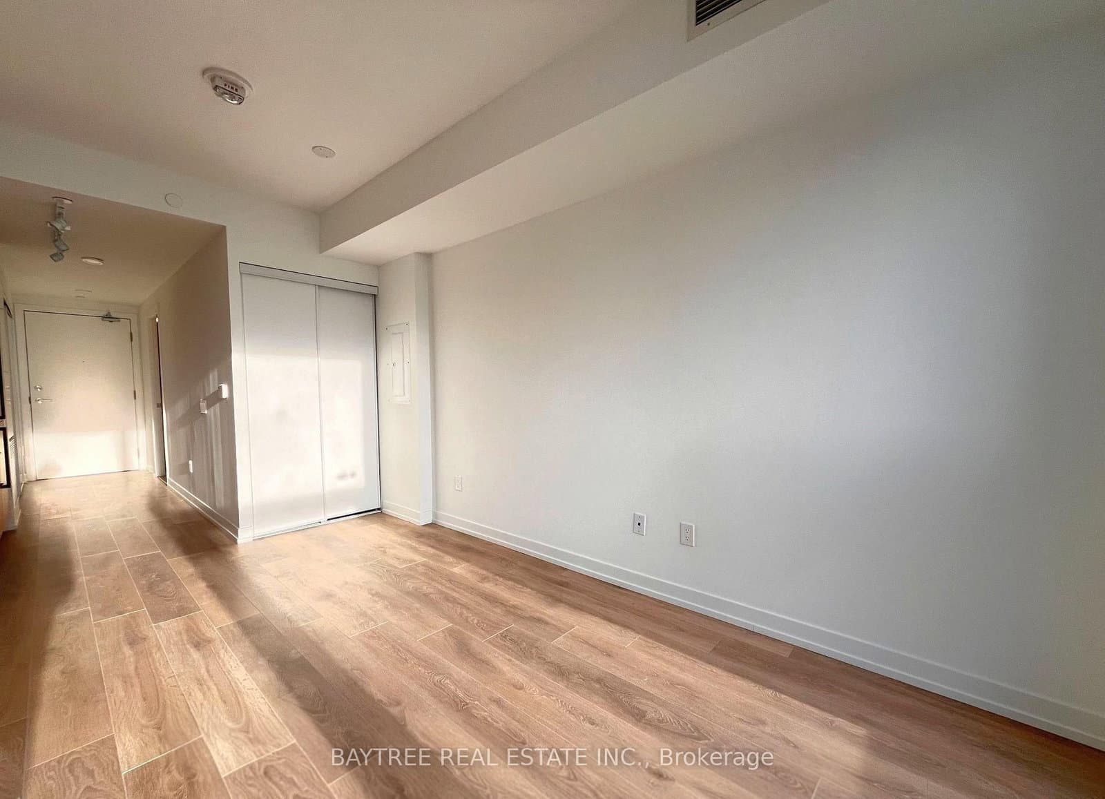 82 DALHOUSIE ST in Toronto - Property View