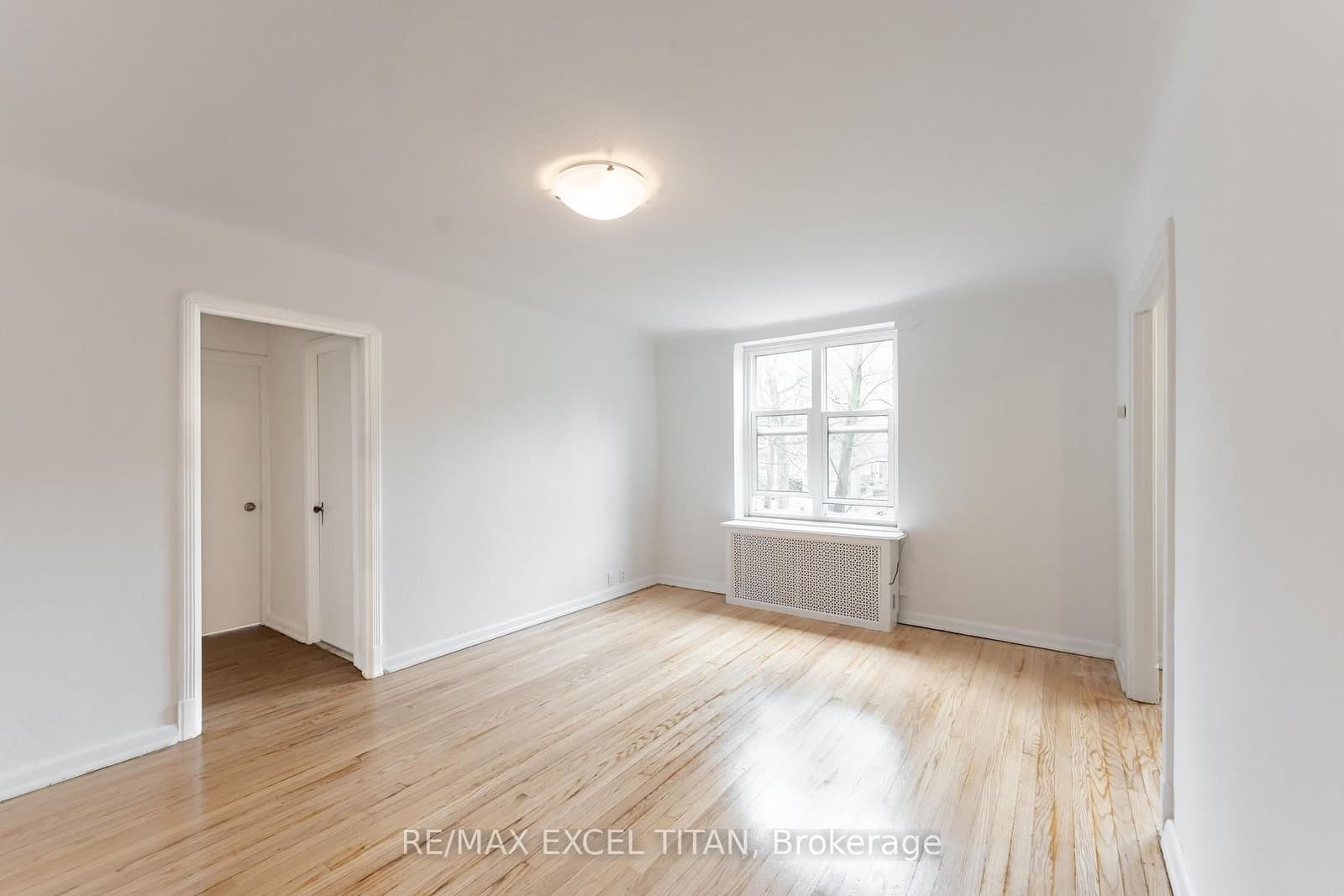 8 MALLORY GARDENS in Toronto - Property View