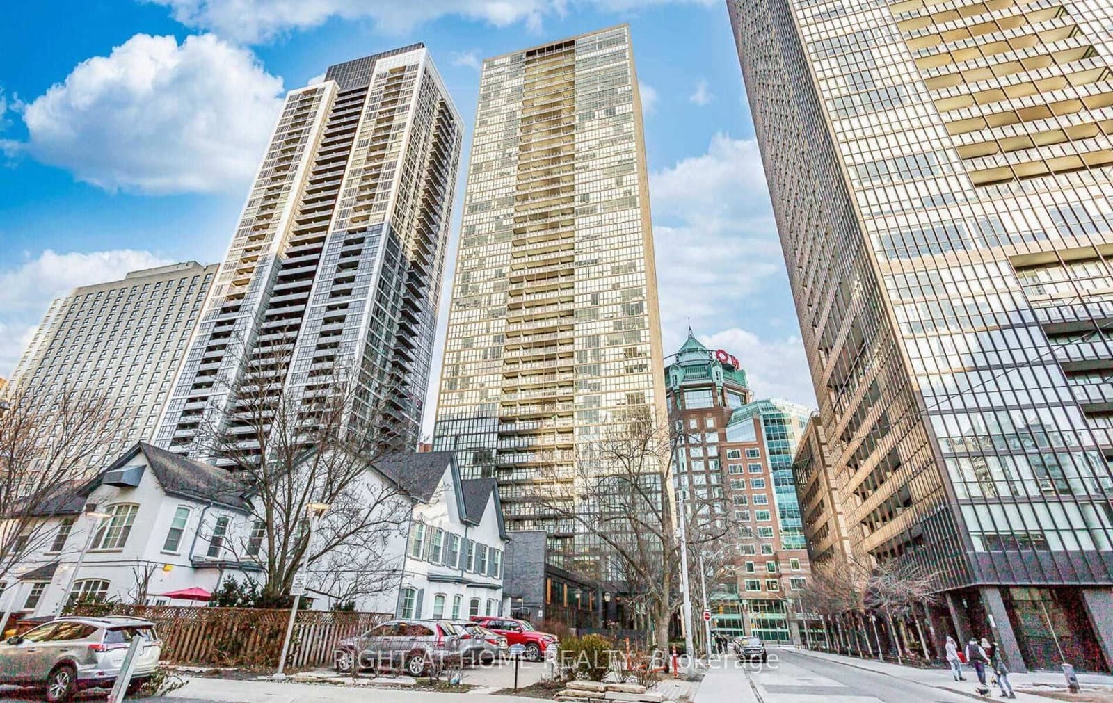 110 E CHARLES ST in Toronto - Property View
